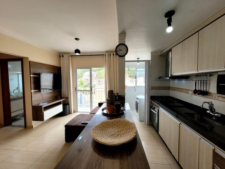 Grande Apt No Centro C/ Cozinha Completa Varanda Pocos de Caldas Luaran gambar